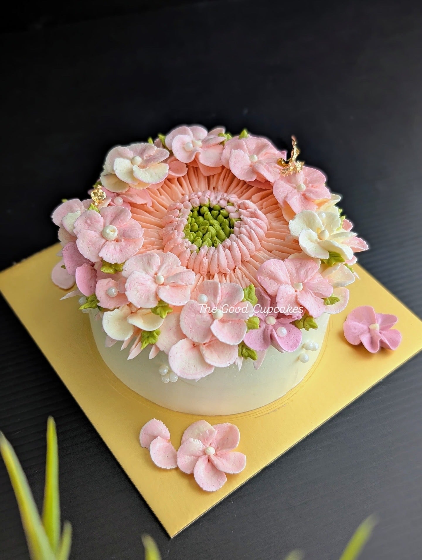 Round-shaped floral cake with hand-piped buttercream flowers, healthy low-sugar birthday cake Singapore