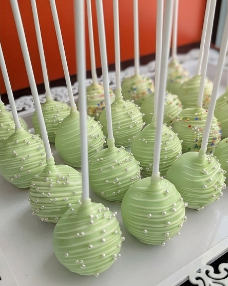 Cake pops with white chocolate drizzle and silver pearl sprinkles – low-calorie handcrafted treats by The Good Cupcakes