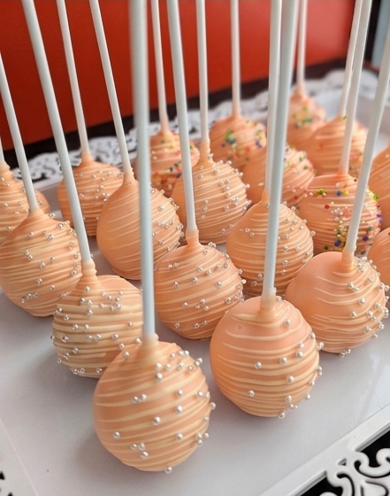 Cake pops with white chocolate drizzle and silver pearl sprinkles – low-calorie handcrafted treats by The Good Cupcakes